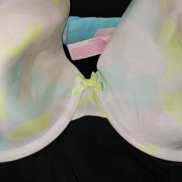 Victoria's Secret Demi Bra - Picture 2 of 4